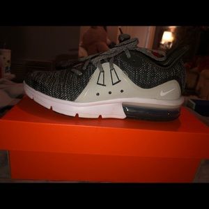 NIKE AIR MAX SEQUENT 3